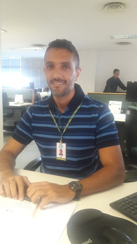 Alexandre Baêta em seu ambiente de trabalho